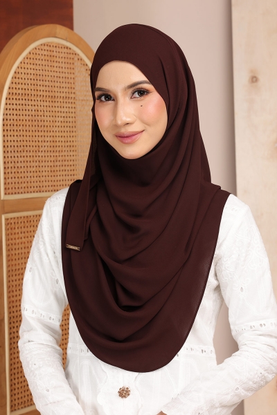 Aralyn Babes in Rich Brown